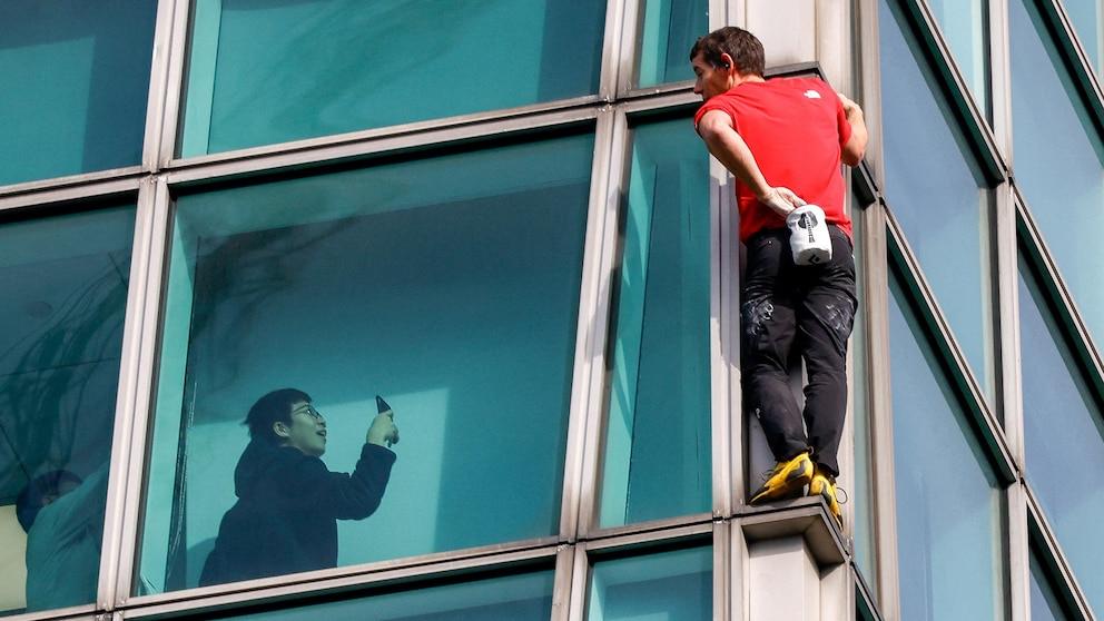 Alex Honnold's 'Skyscraper Live' exceeds 6 million views on Netflix