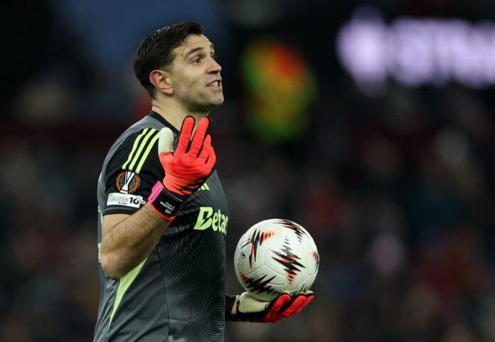 Emiliano Martínez was vital for Aston Villa's victory with fundamental saves when the development of the match was adverse (REUTERS/Isabel Infantes)