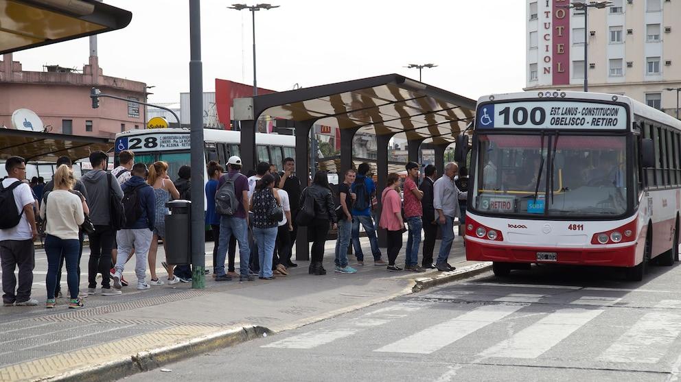 The meeting between the UTA and the companies failed: they will meet again on Friday to avoid a bus strike