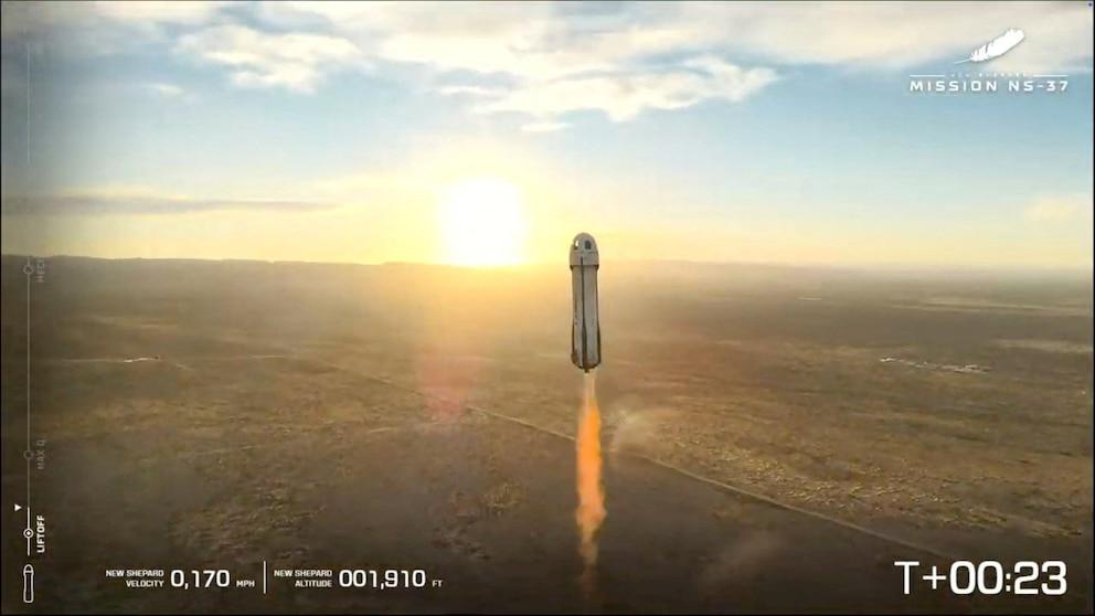 Jeff Bezos' Blue Origin stops space tourism trips: new goal, the Moon