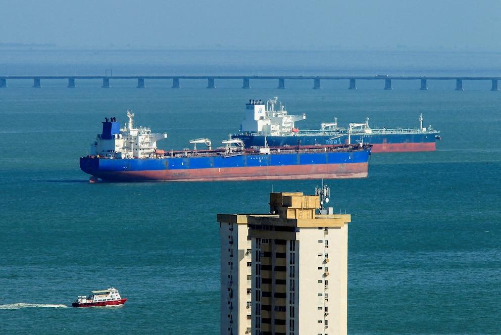 Chevron expanded its fleet of ships and accelerated shipments of Venezuelan crude oil under the new US strategy