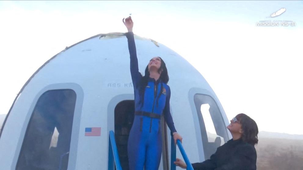 Jeff Bezos' Blue Origin stops space tourism trips: new goal, the Moon