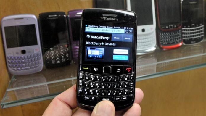 The physical QWERTY keyboard made BlackBerry a favorite of executives and professionals for a decade.(Reuters)