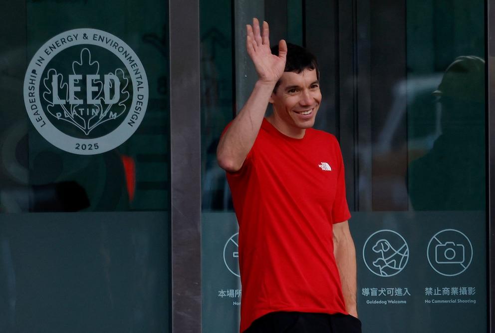 The unusual amount that Alex Honnold received for climbing Taipei 101
