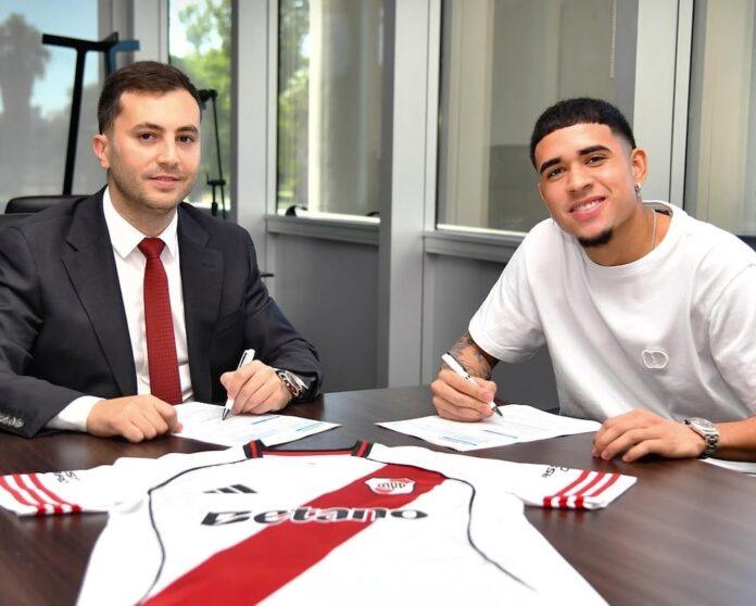 Kendry Páez will play on loan for 18 months at River Plate