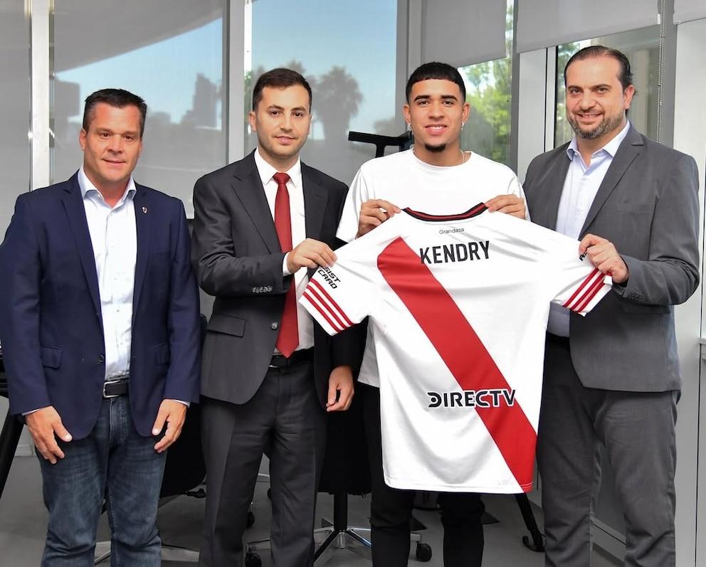 River Plate made official the signing of Kendry Páez, the Ecuadorian promise who arrived from Chelsea