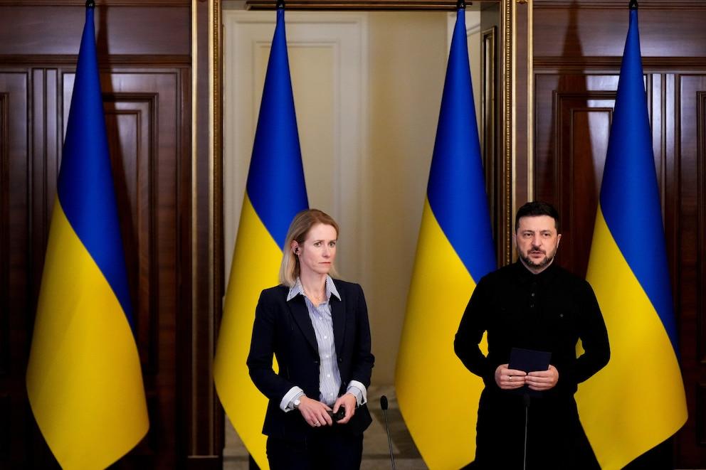 EU defense ministers meet to discuss new sources of funding and security guarantees for Ukraine