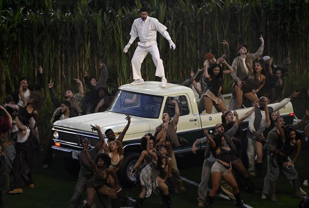 The story behind Bad Bunny's LGBTQ moment at halftime that went viral: “A silent statement”