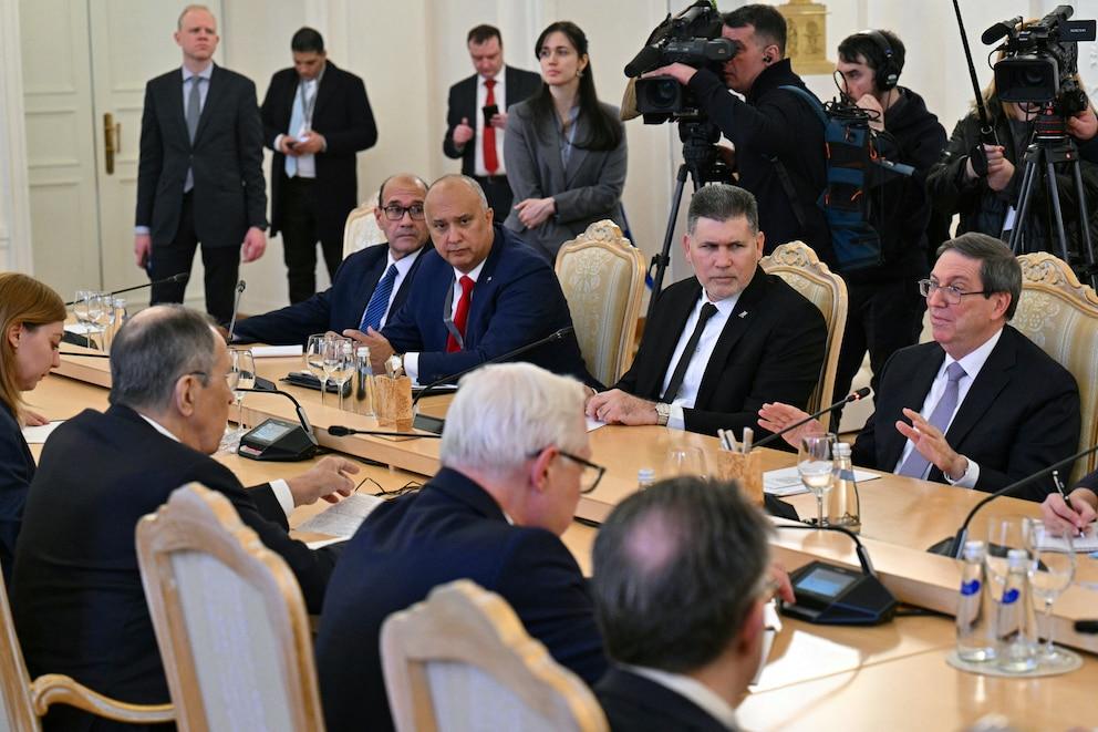 The Cuban dictatorship clings to Russia in the midst of the crisis and asks for dialogue with the United States to ease the blockade