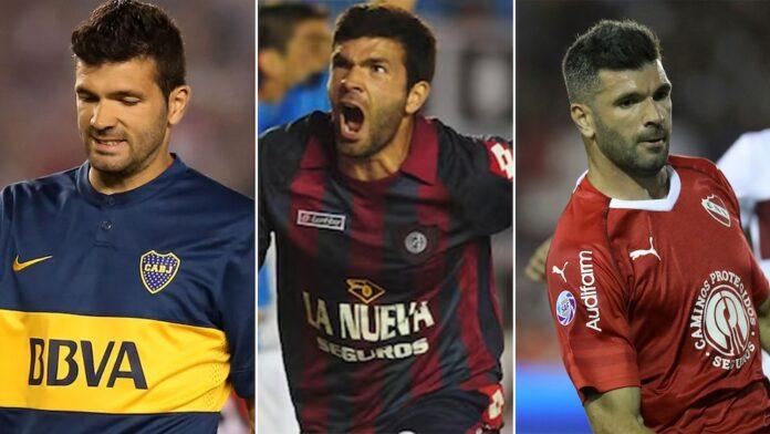 The Puma, with the jackets of Boca, San Lorenzo and Independiente