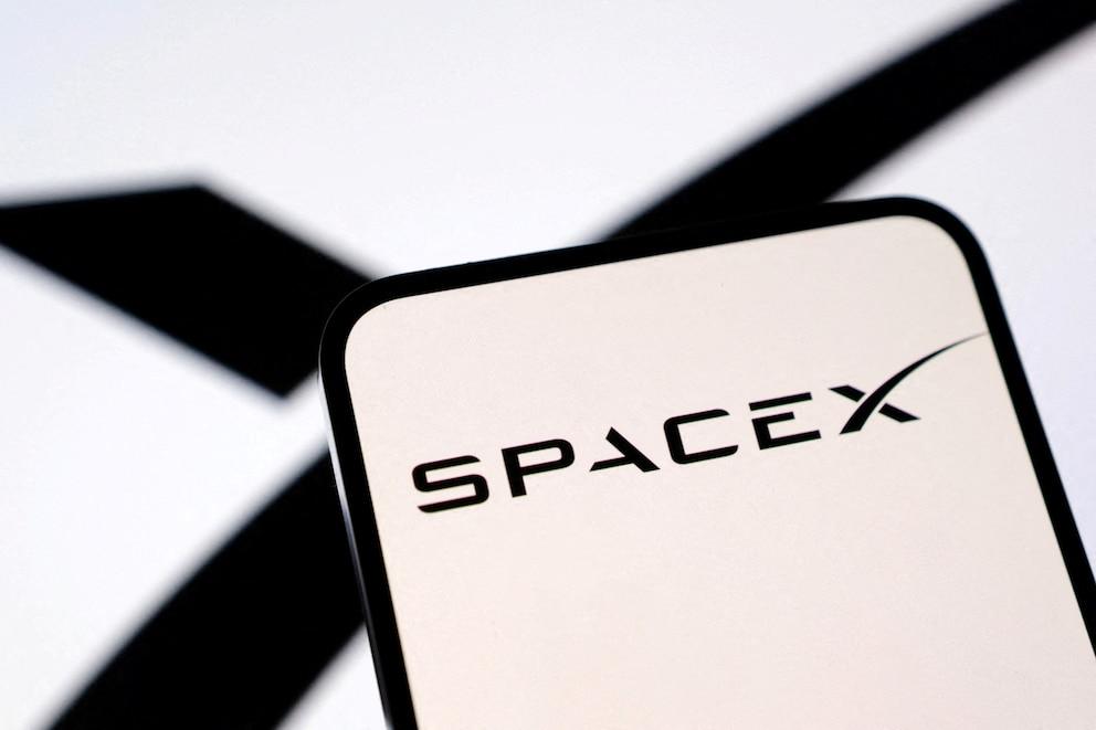 SpaceX faces $100 million from Pentagon to design voice-controlled drone swarms