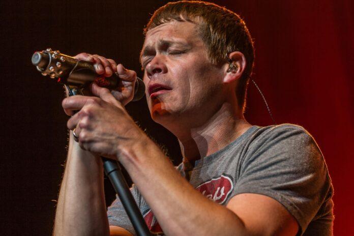 Brad Arnold was also the original drummer for 3 Doors Down before devoting himself exclusively to singing (Grosby)