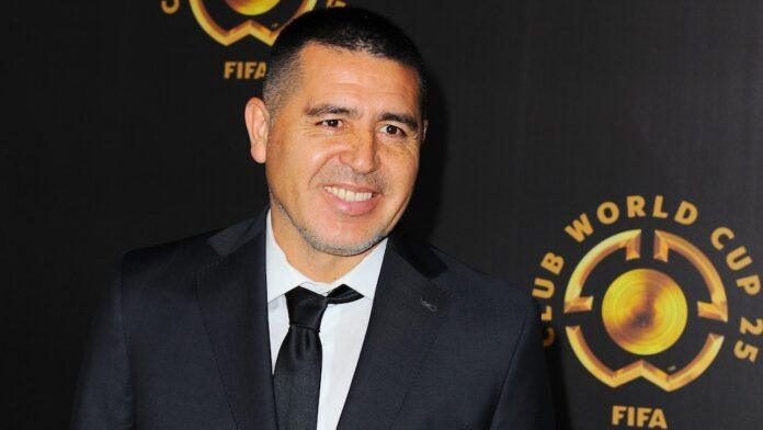 Riquelme, behind a former River 9 for Boca