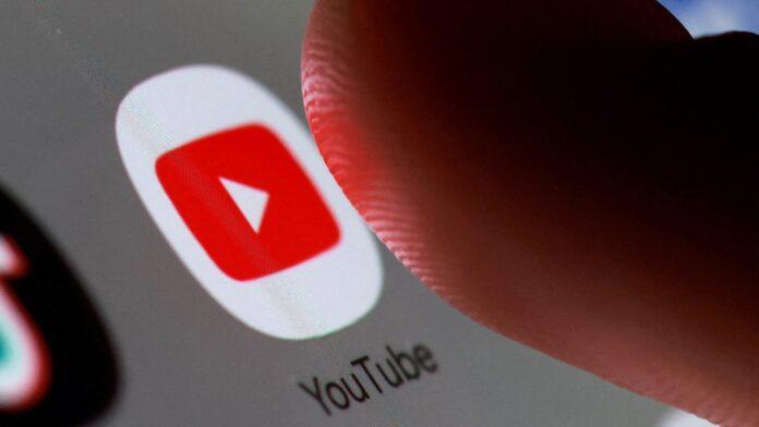 YouTube launches multilingual audio for everyone: this is how the new tool that globalizes videos works - REUTERS/Dado Ruvic/Illustration/File Photo