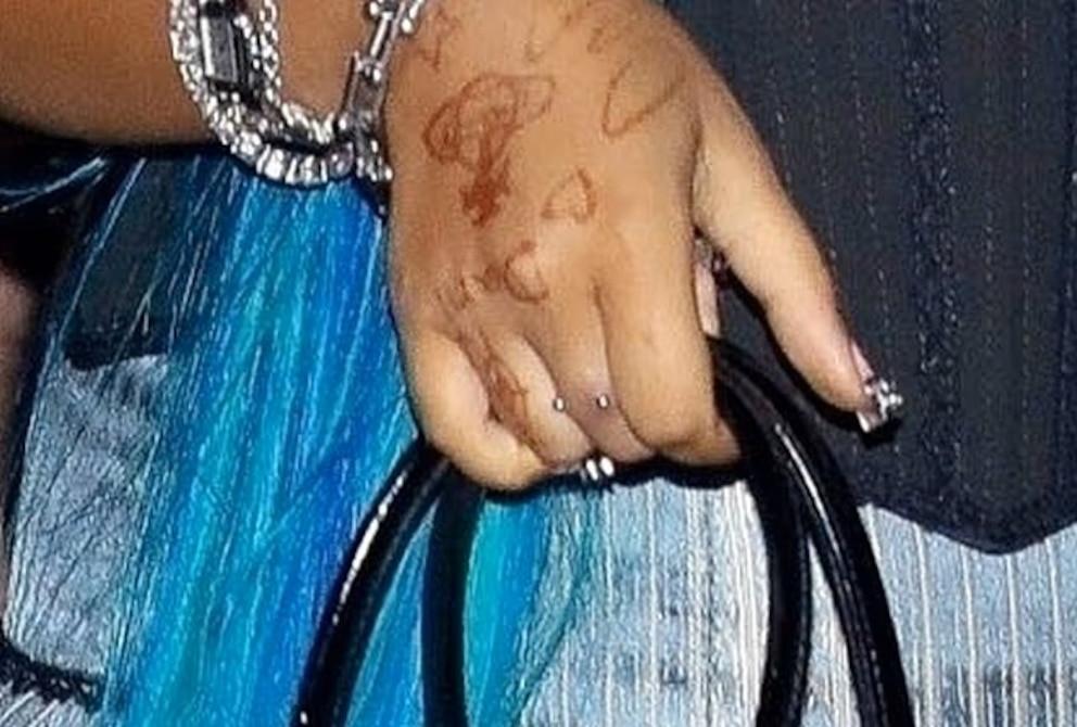 North West, daughter of Kim and Kanye, defies criticism with more “piercings” on her hand