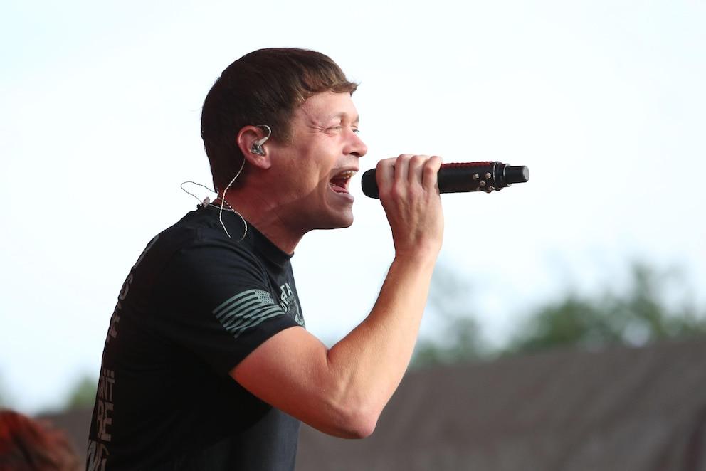 Brad Arnold, voice and founder of the band 3 Doors Down, died after battling kidney cancer
