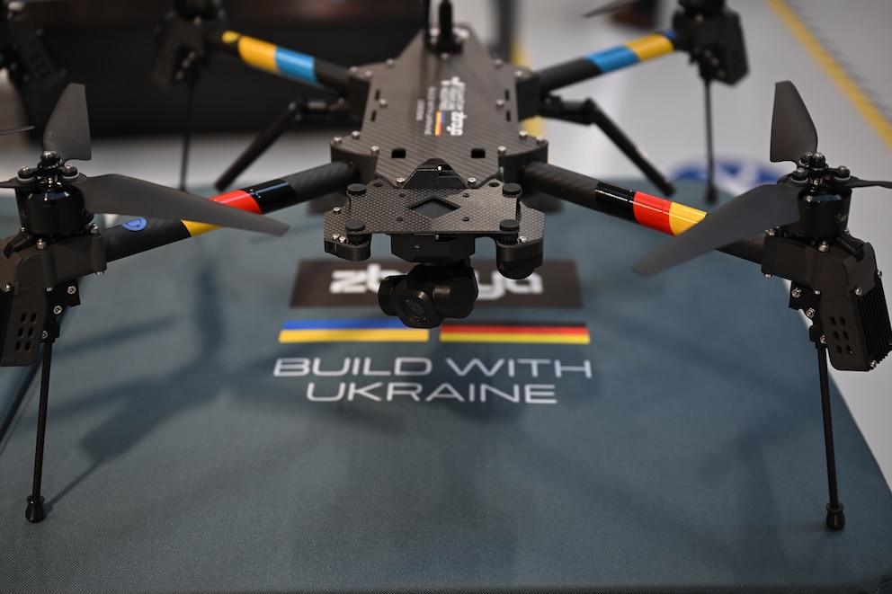 Volodimir Zelensky received the first Ukrainian drone produced in Germany in Munich