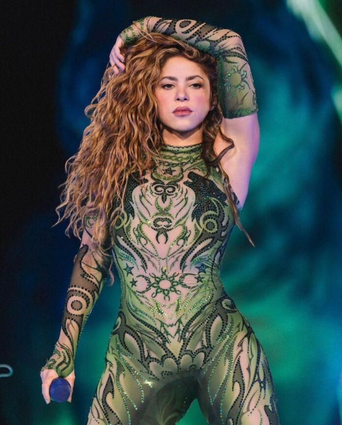 Shakira wore a green bodysuit with shiny details during the last leg of her concert, one of the most talked about costume changes of the night in San Salvador (Courtesy photo).