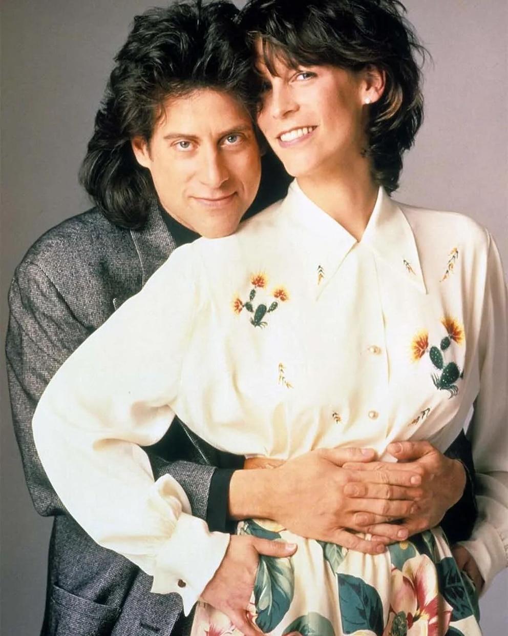 Jamie Lee Curtis commemorates her 27 years of sobriety by remembering the help of Richard Lewis