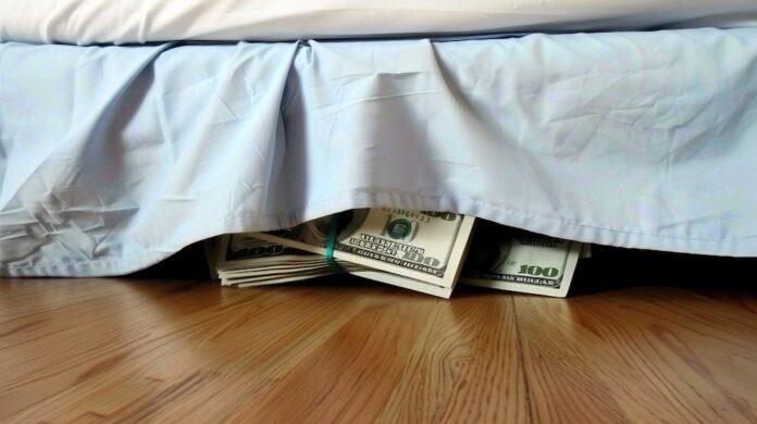 For Minister Caputo there are USD 170 billion in the mattresses of Argentines.