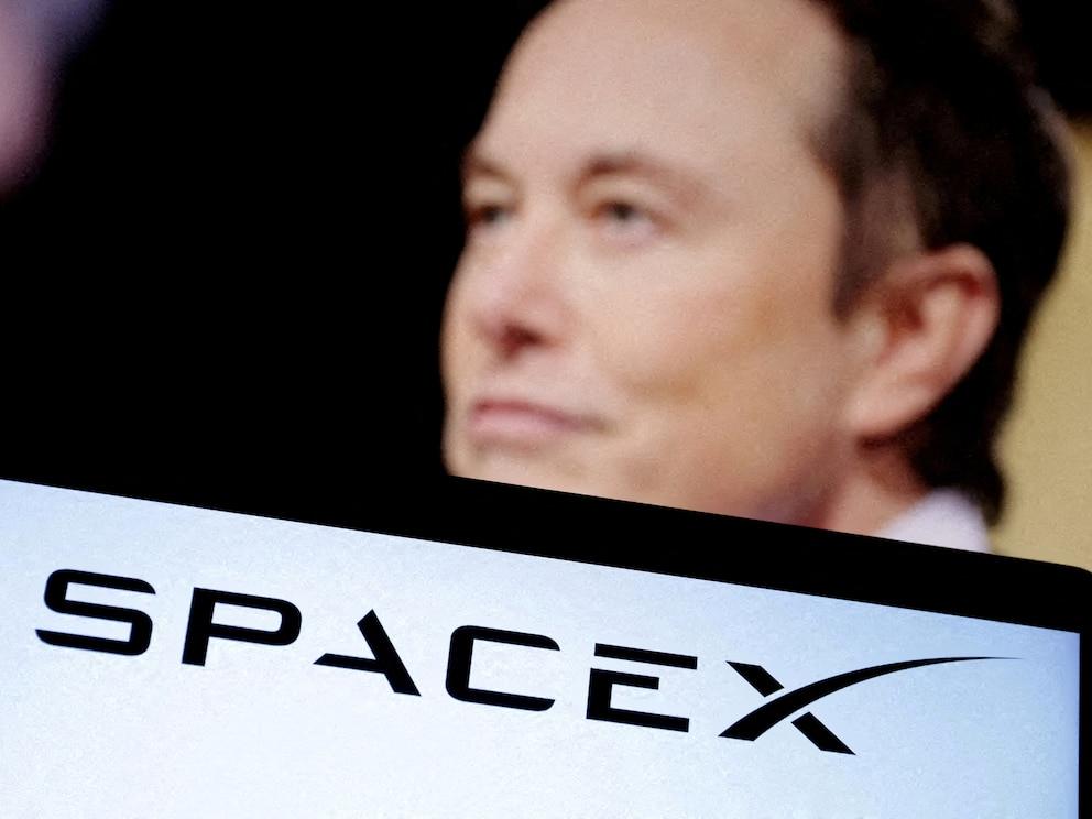 SpaceX faces $100 million from Pentagon to design voice-controlled drone swarms