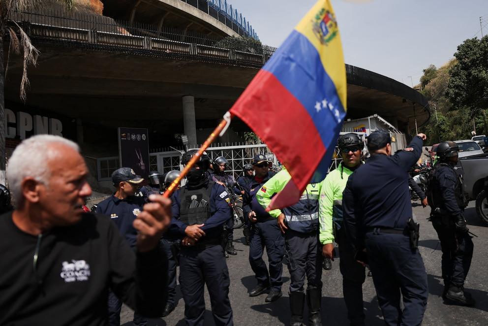 Massive concentration in front of the Helicoide to demand the release of all Venezuelan political prisoners: “Dignity defeated fear”