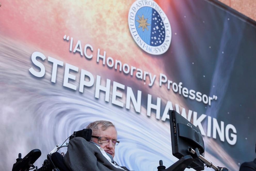 The phrase attributed to Stephen Hawking and reveals who has the strongest and loudest minds