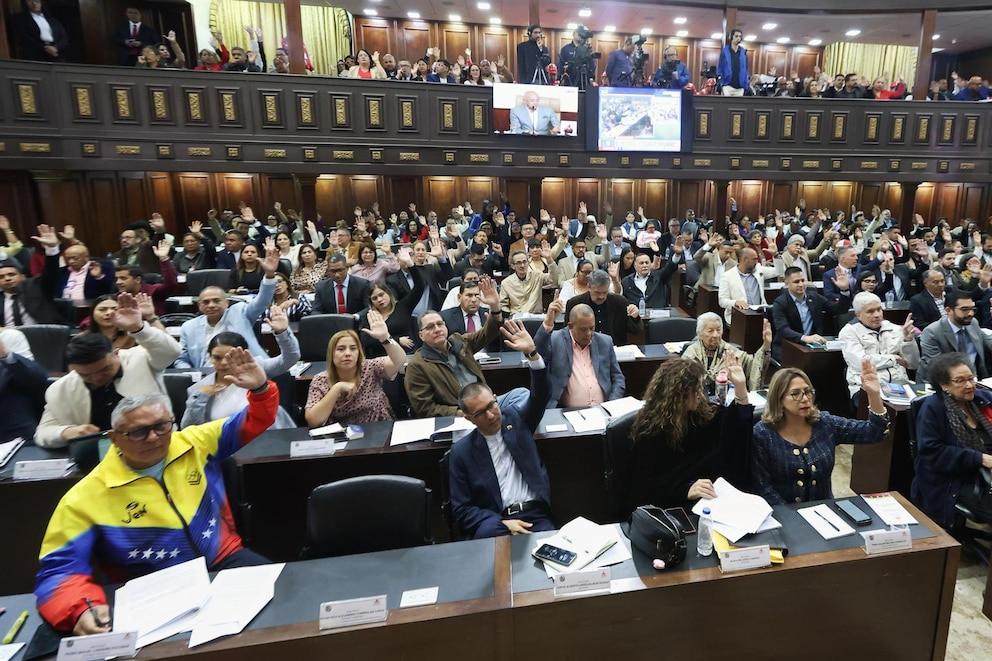 The Venezuelan Parliament postponed the final debate of the amnesty law due to disagreements on key articles of the project
