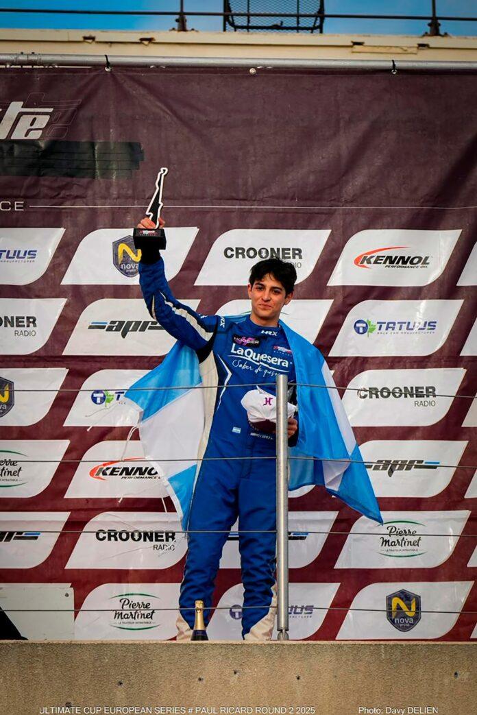 Nano López Cesarato celebrates one of his victories wearing the Argentine flag.(Nano López Press)