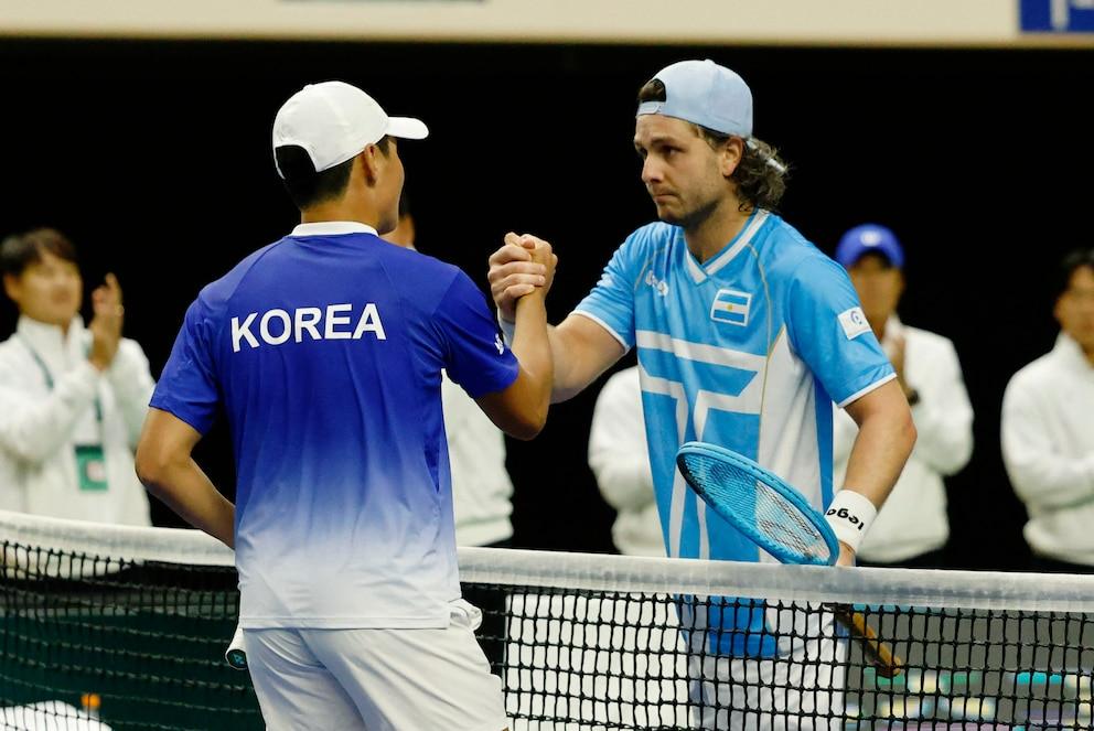 Argentina shared points with South Korea for the Davis Cup and the series will be decided on Sunday: Tirante gained the advantage, but Trungelliti gave up his match