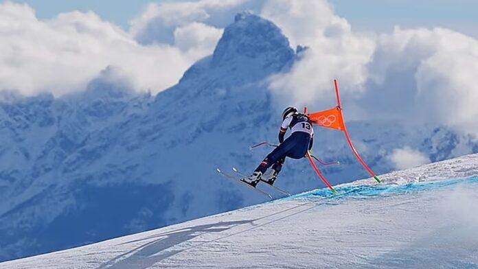 The photo that revealed the reason for skier Vonn's fall at the Milano Cortina 2026 Winter Olympic Games (APnews)